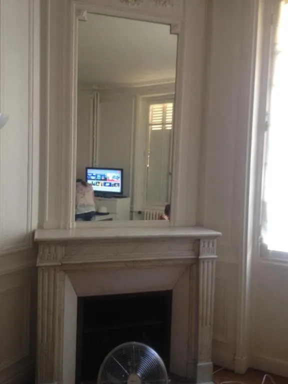 Studio prés du Pont Mirabeau et vu Tour Eiffel, Paris, Franţa