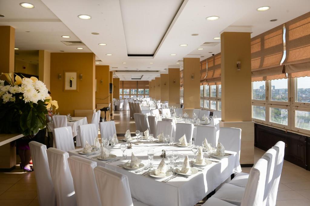Restaurace v ubytování Hotel Srbija-FREE PARKING