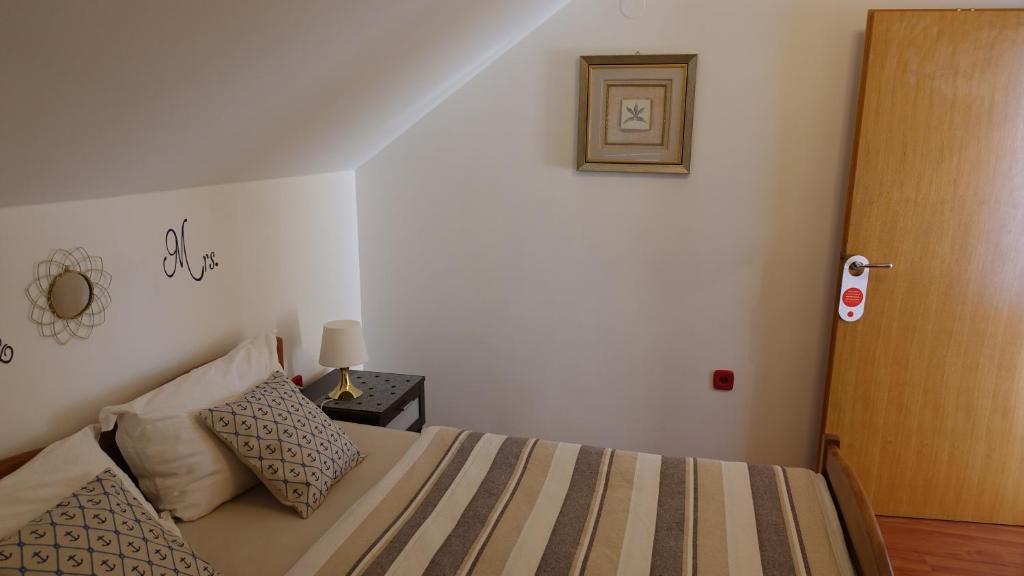 Postel nebo postele na pokoji v ubytování Vodice Family Apartment