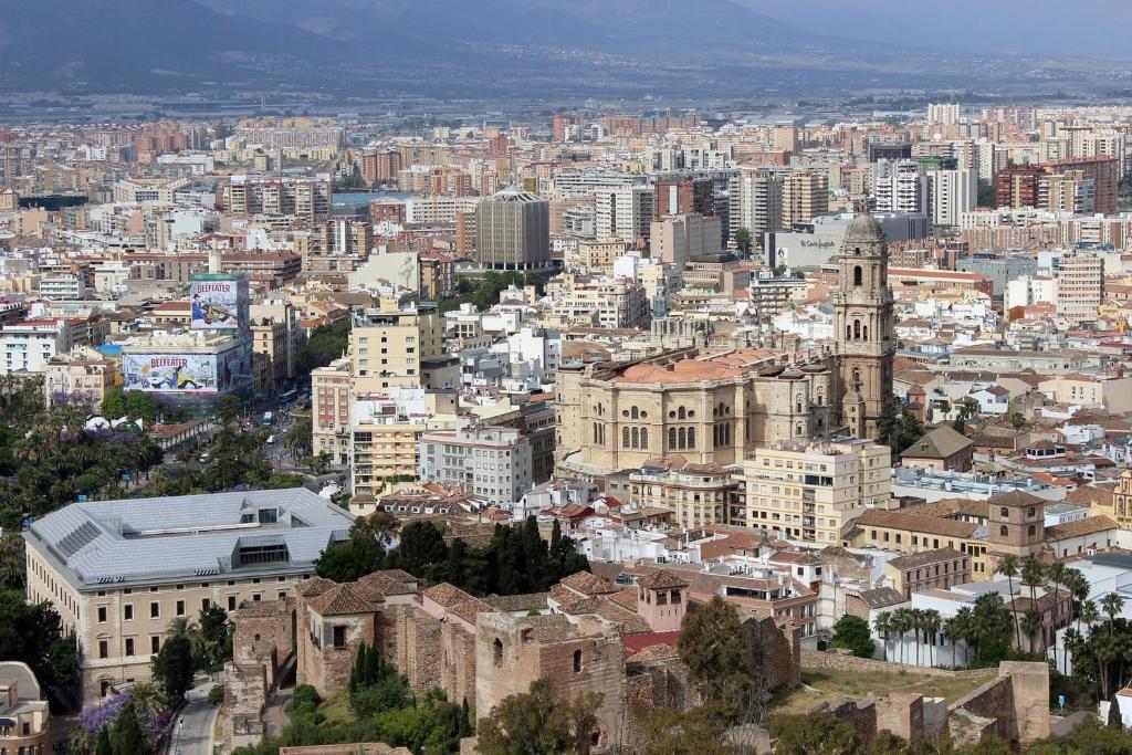 Nespecifikovaný výhled na destinaci Málaga nebo výhled na město při pohledu z apartmánu