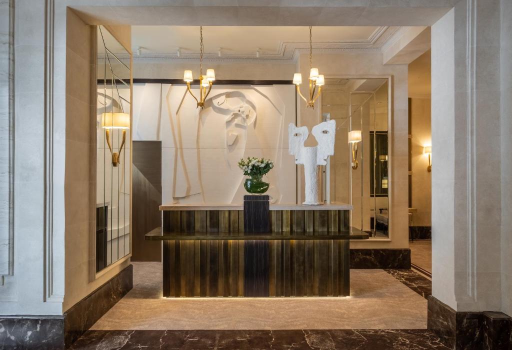 a lobby with a display case with mannequins at Hôtel Elysia by Inwood Hotels in Paris