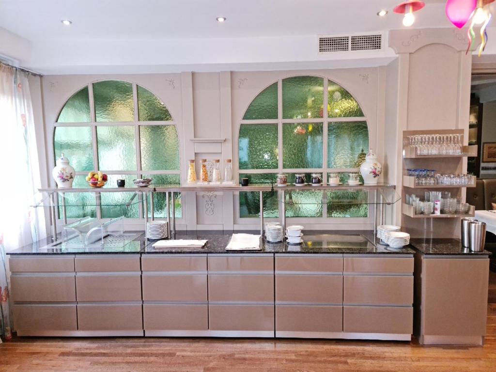 Kuchyň nebo kuchyňský kout v ubytování Hotel Restaurant Felix