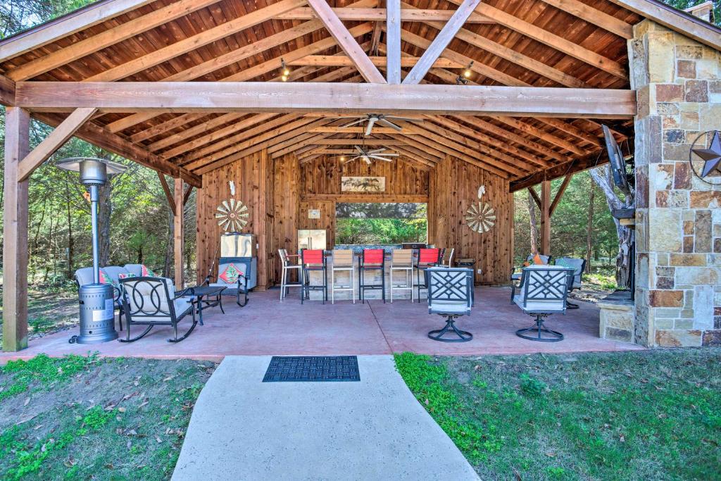 Zahrada ubytování 14-Acre Terrell Ranch Escape with Pool and Fire Pit!