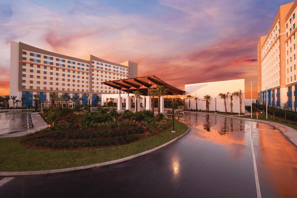 uma representação do exterior de um resort em Universal’s Endless Summer Resort – Dockside Inn and Suites em Orlando