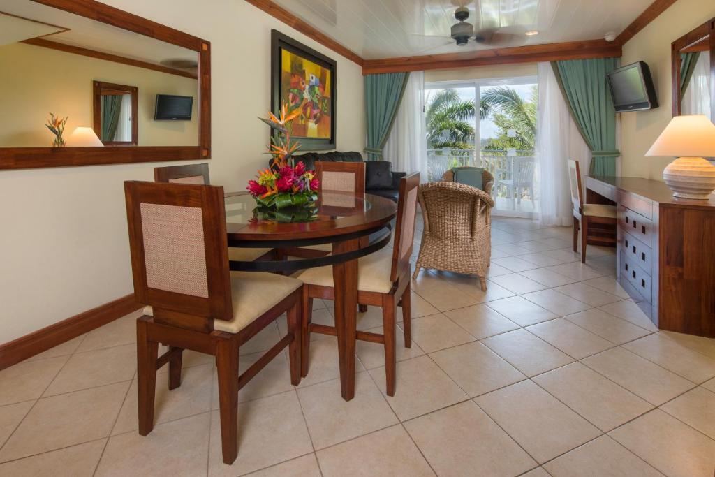 Posezení v ubytování Occidental Tamarindo - All Inclusive