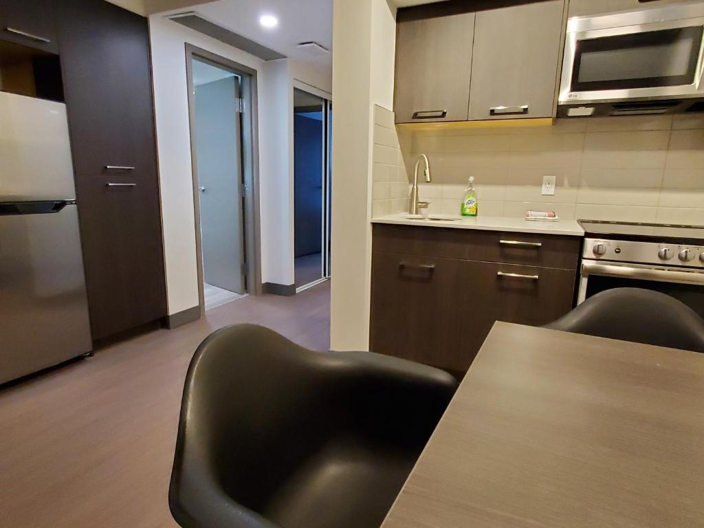 Kuchyň nebo kuchyňský kout v ubytování Super 8 by Wyndham Macleod Trail Calgary