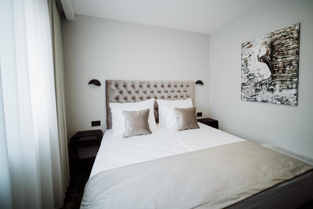 Ένα ή περισσότερα κρεβάτια σε δωμάτιο στο Hotel Barcode Wellness & Spa