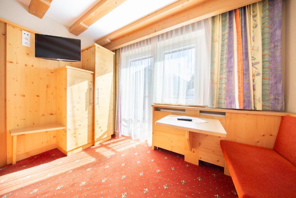 TV a/nebo společenská místnost v ubytování Haus Stefanie