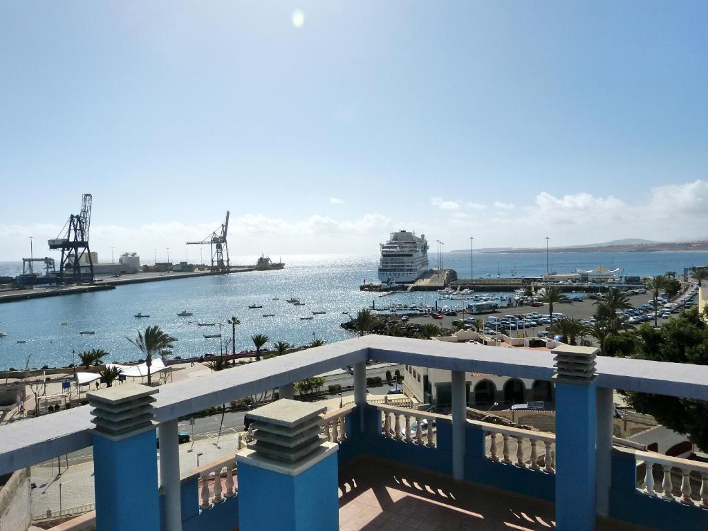 プエルト・デル・ロサリオにあるHotel Tamasiteの水上巡航船の港の景色