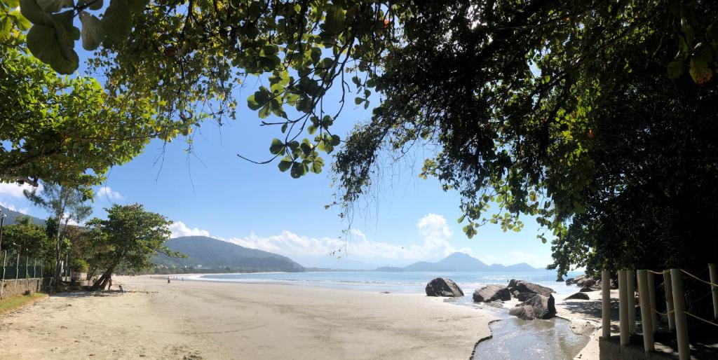  Apartamento Ubatuba Vista para o mar e pé na areia - Praia das Toninhas
