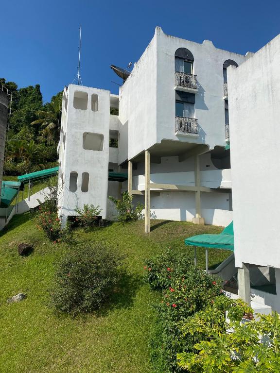  Apartamento Ubatuba Vista para o mar e pé na areia - Praia das Toninhas