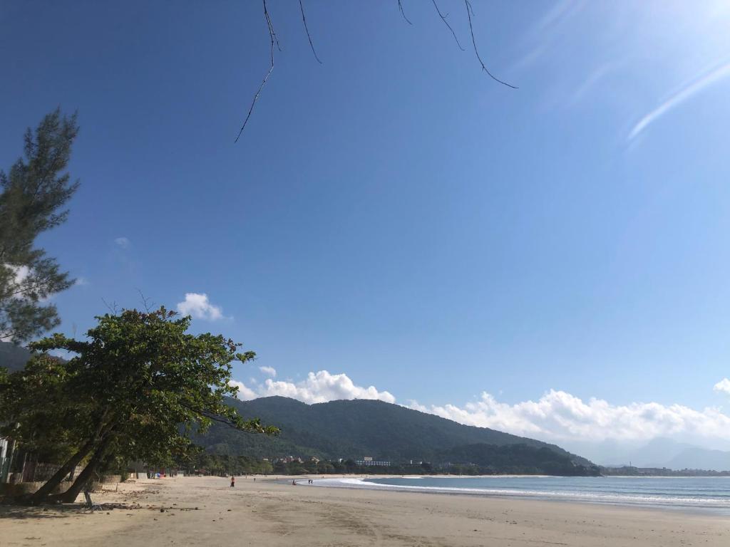  Apartamento Ubatuba Vista para o mar e pé na areia - Praia das Toninhas
