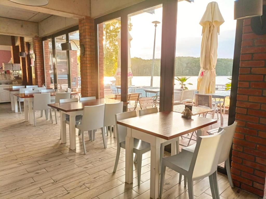 Restaurace v ubytování Pensjonat Długie
