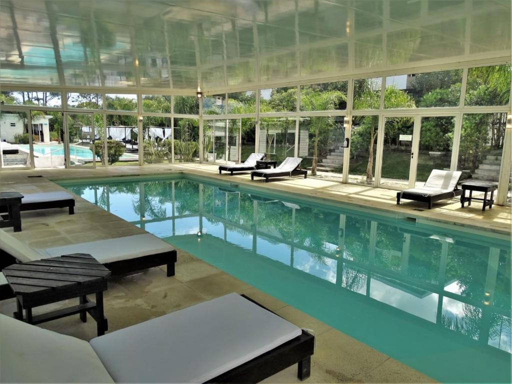 Swimming pool sa o malapit sa Skyblue Apart Hotel Punta Colorada