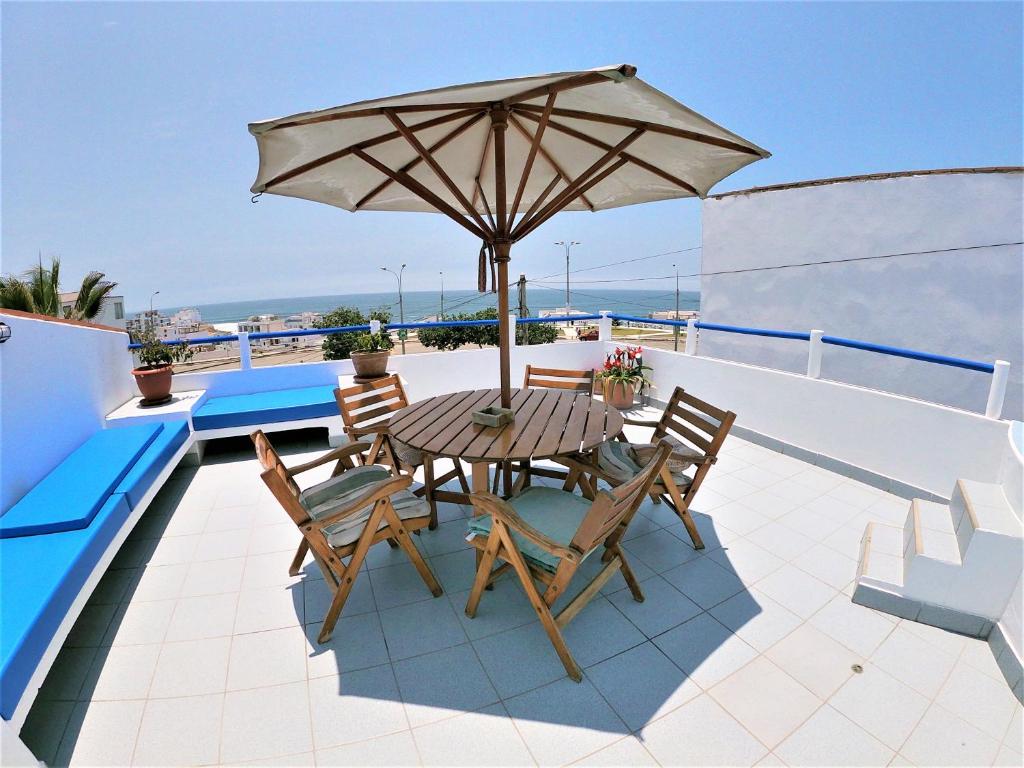 Waves Surf Camp Peru