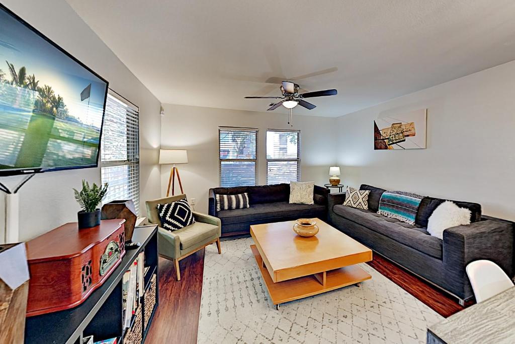 New Listing! Eastside Gem With Firepit & Hammock Home, Austin, USA