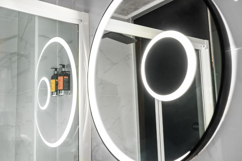 Koupelna v ubytování A&R Urban Hotel