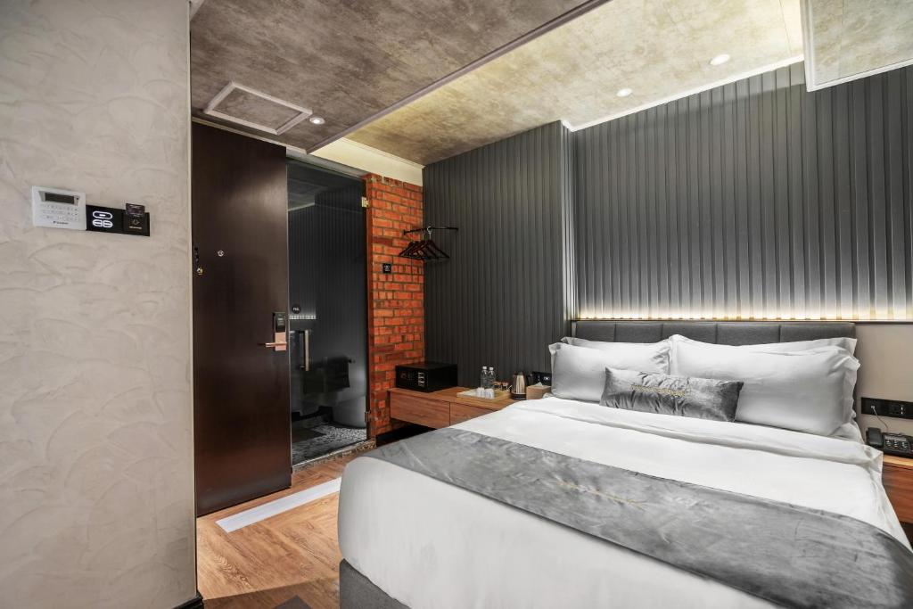 Postel nebo postele na pokoji v ubytování A&R Urban Hotel