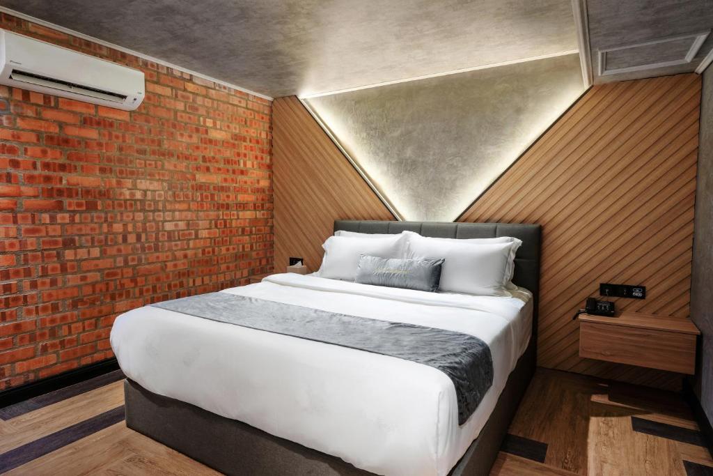 Postel nebo postele na pokoji v ubytování A&R Urban Hotel