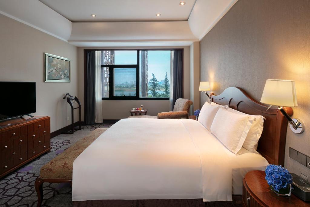 Postel nebo postele na pokoji v ubytování Jin Jiang International Hotel Xi'an
