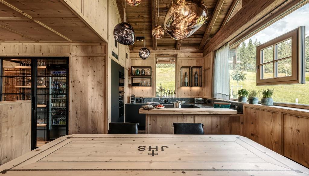 Kuchyňa alebo kuchynka v ubytovaní GipfelKreuzLiebe Senhoog Luxury Holiday Homes