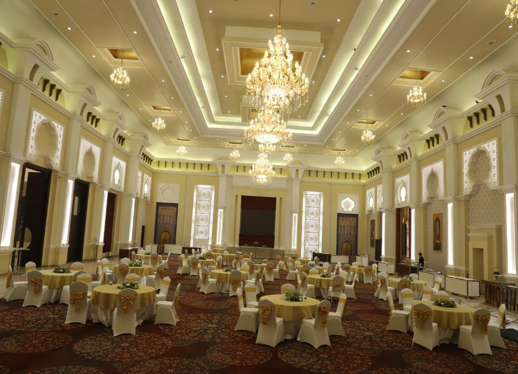 Restaurace v ubytování Geeta Sarovar Portico, Panipat