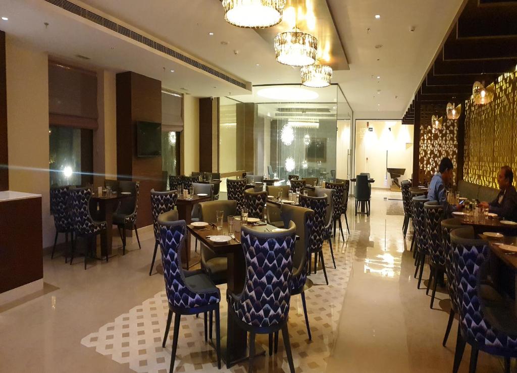 Restaurace v ubytování Geeta Sarovar Portico, Panipat
