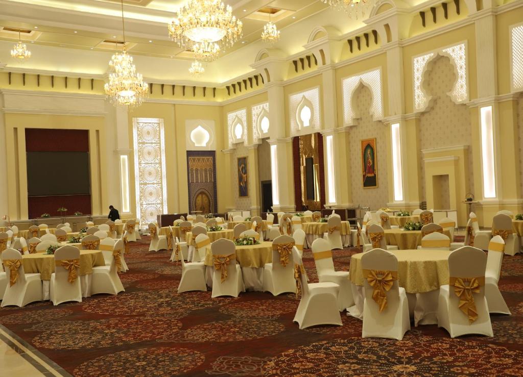 Restaurace v ubytování Geeta Sarovar Portico, Panipat