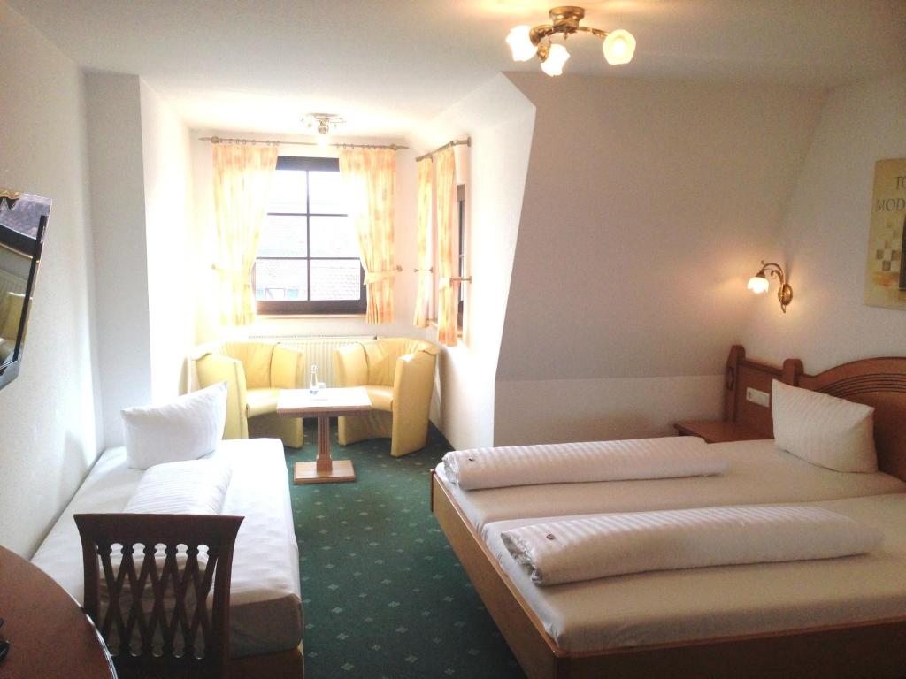 Postel nebo postele na pokoji v ubytování Hotel Ochsen