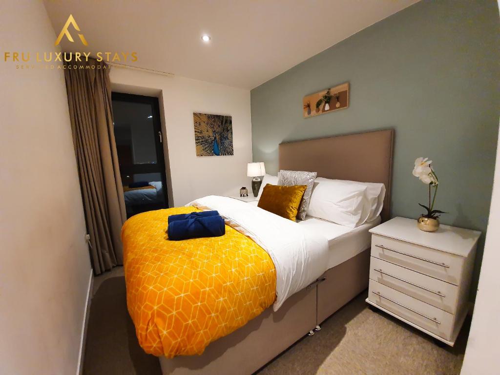 Fru Luxury Stays Serviced Accommodation *SIMBA* - Manchester 2 Bedroom Apartment, Sleeps 4. Gated Allocated Parking