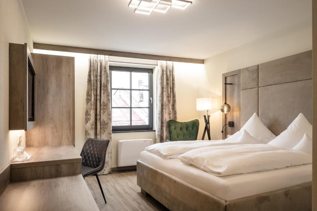 Postel nebo postele na pokoji v ubytování Hotel-Gasthof Höttl