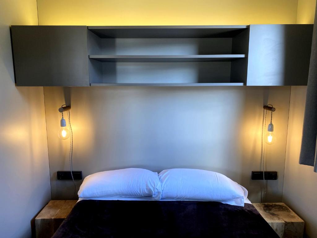 Postel nebo postele na pokoji v ubytování Bungalows Pirineus