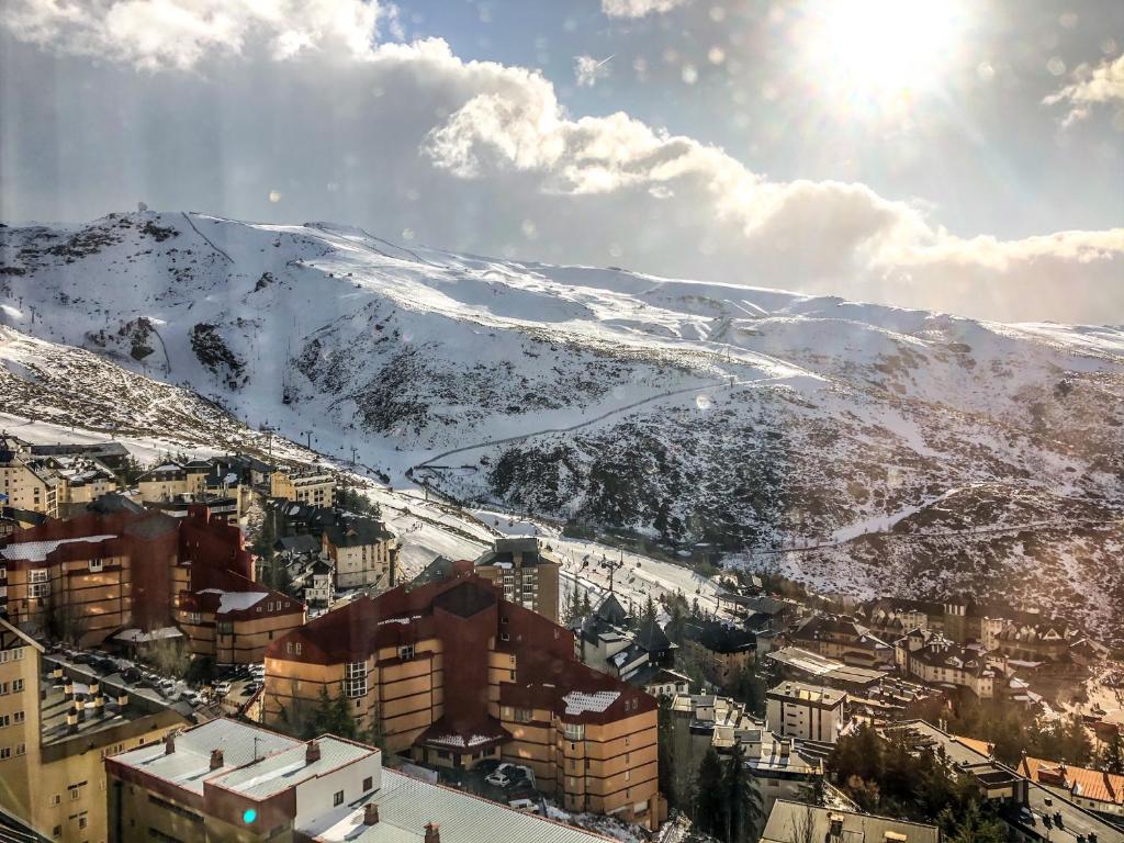 Widok na góry z tego aparthotelu