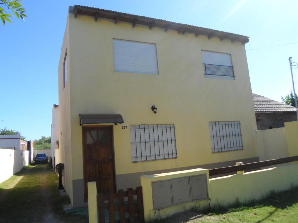 Το κτήριο όπου στεγάζεται  η παραθεριστική κατοικία