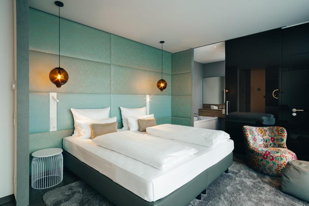 Tempat tidur dalam kamar di VILOTEL - Hotel & Restaurant