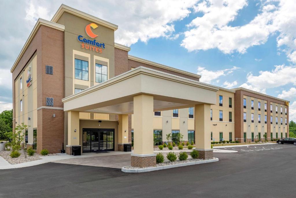 a rendering of a building with a carolina suites at Comfort Suites in Dry Ridge