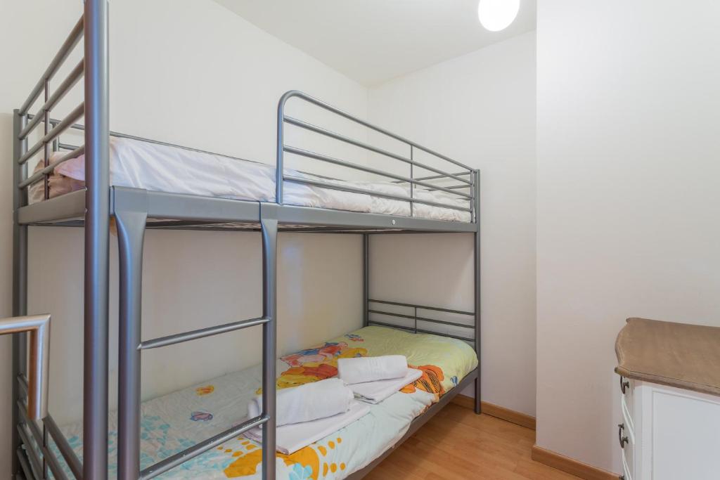 Łóżko lub łóżka w pokoju w obiekcie Apartamentos Sierra Nevada Prime Bluettravel