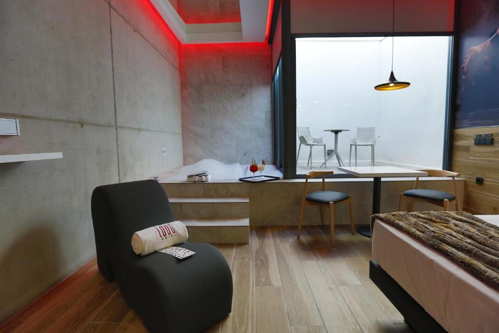 Hotel Loob Valencia - Jacuzzi privado en la habitación en Mislata