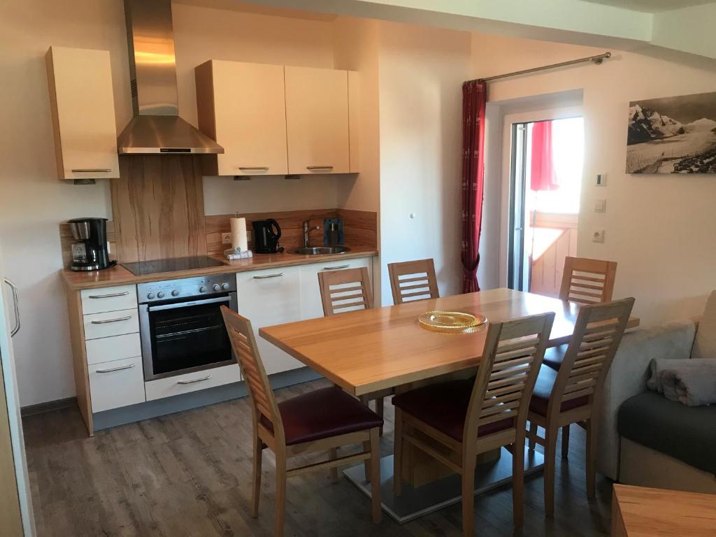Η κουζίνα ή μικρή κουζίνα στο Elto Appartements Chalet