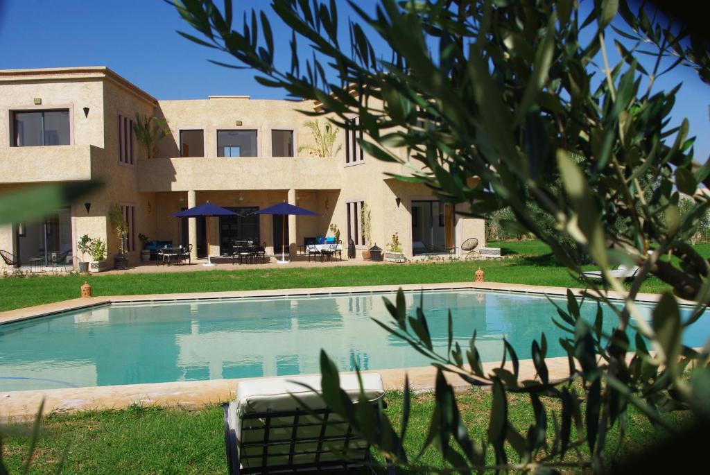 Bazén v ubytování LE JASMIN DE MARRAKECH nebo v jeho okolí
