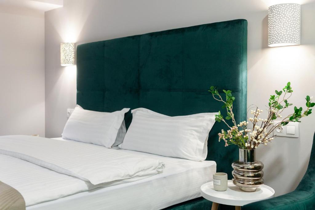 Postel nebo postele na pokoji v ubytování AUSTRIAN APART HOTEL