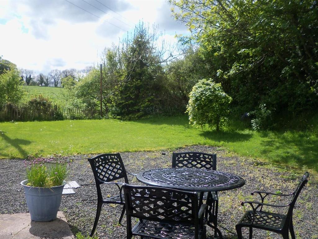 Lisnafillan Lodge - Cottage With Garden View