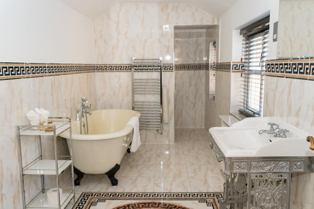 St Giles House - Resim 38