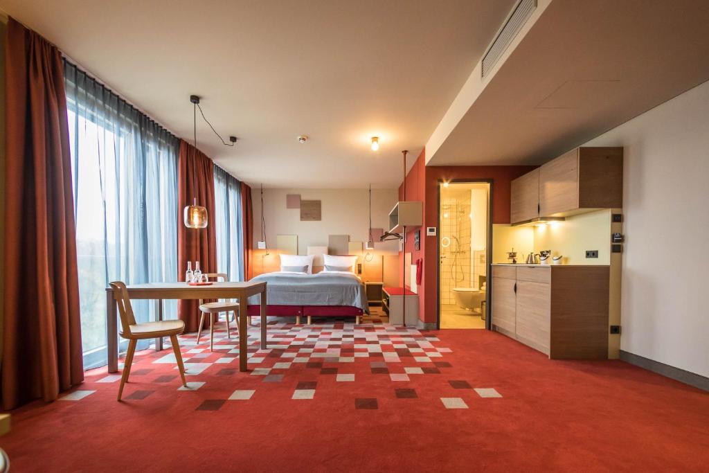 Kuchyň nebo kuchyňský kout v ubytování Hotel einsmehr
