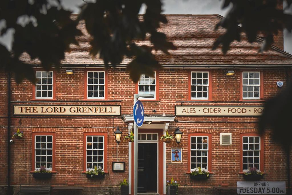 a red brick building with a sign for the lord griffin at The Lord Grenfell in Maidenhead