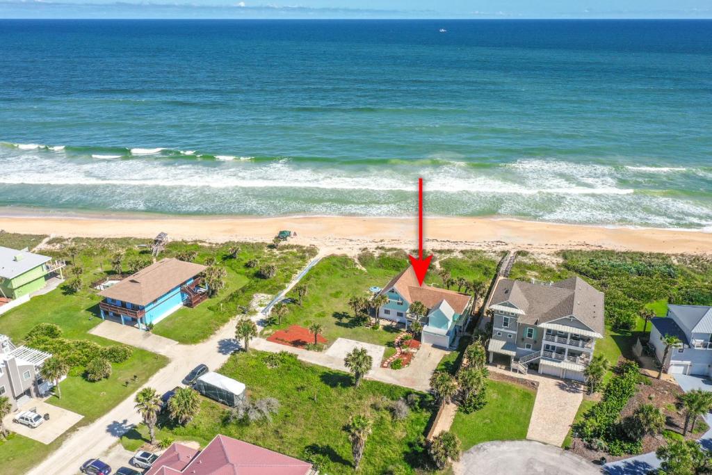 PELICAN BEACH Private Ocean Front Beach House Sleeps 10 Bring your Surf Boards Newly Renovate