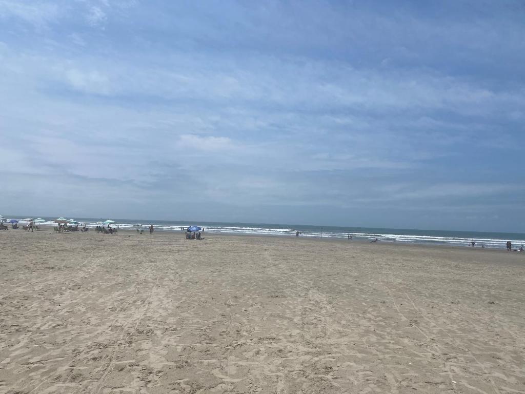  Apto Vila Tupi a 50m do mar