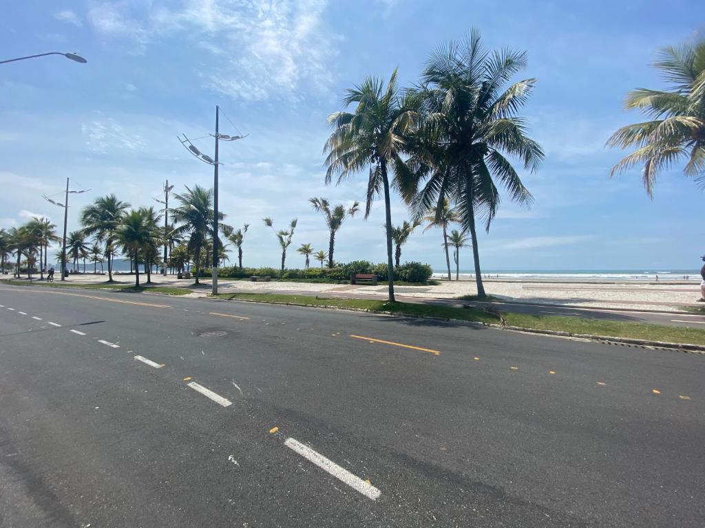  Apto Vila Tupi a 50m do mar