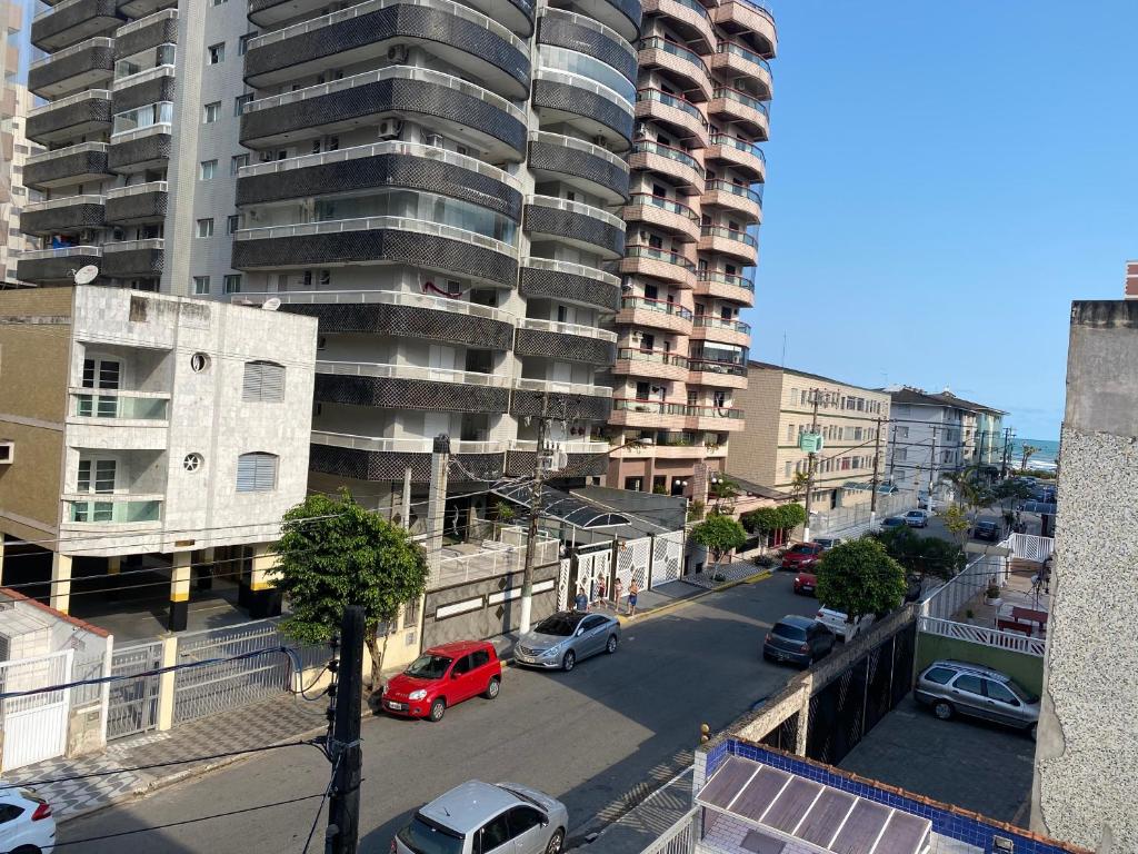  Apto Vila Tupi a 50m do mar