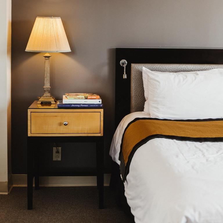 Stamford Suites - King Deluxe Suite